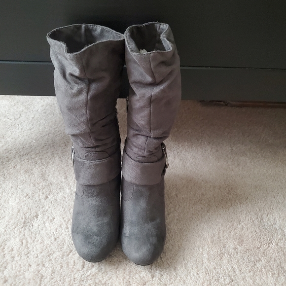 Mid calf heeled boots - Picture 5 of 7